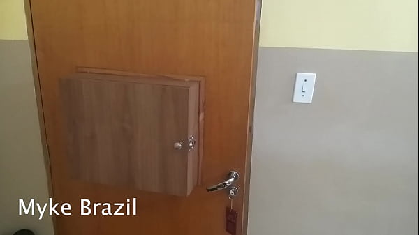Download Video - Ariella ferraz enquanto falava pelo celular recebe uma visita inesperada do seu melhor amigo no motel e Myke Brazil entra no motel e pronta todas ele comeu o cuzinho dela bem gostoso veja filme completo no x - vide red