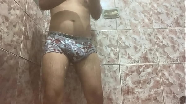 Download Video - Meu pau todo duro&comma; depois que tirei a cueca&excl; Assista completo no SHEER OU RED