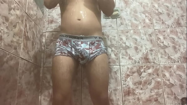 Meu pau todo duro, depois que tirei a cueca! As...