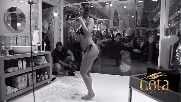 Download Video - Claudia Colucci Banho Gota Dourada Remaster
