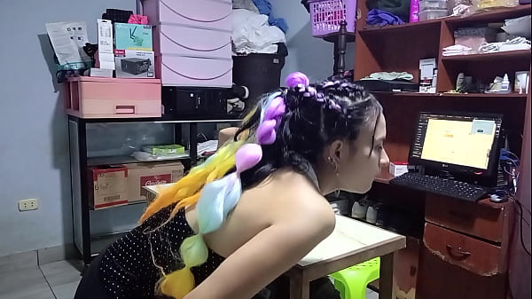 Download Video - Secretaria va buscando trabajo y el jefe la termina follando ara asegurar el puesto&comma; que mamadon