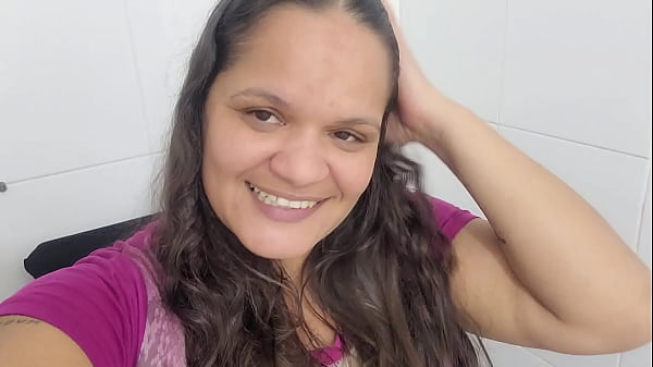 Essa safada de Roupa junina curtinha, sem calcinha me chupou essas duas safadas praticaram Lesbo delicioso