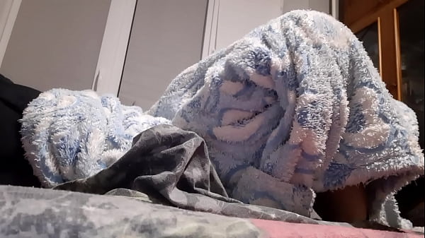In a cold apartment we set up a fuck-room to warm up - Girls fly orgasm