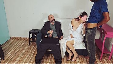 Cuckold plays a prank on his blindfolded wife and calls a well-endowed man on their honeymoon!