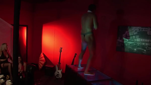 Valery Summer Lets The Plumber Lay Pipe To Her Pussy