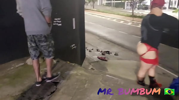 Cafuçu F1 entra na putaria com uma puta rabuda ...