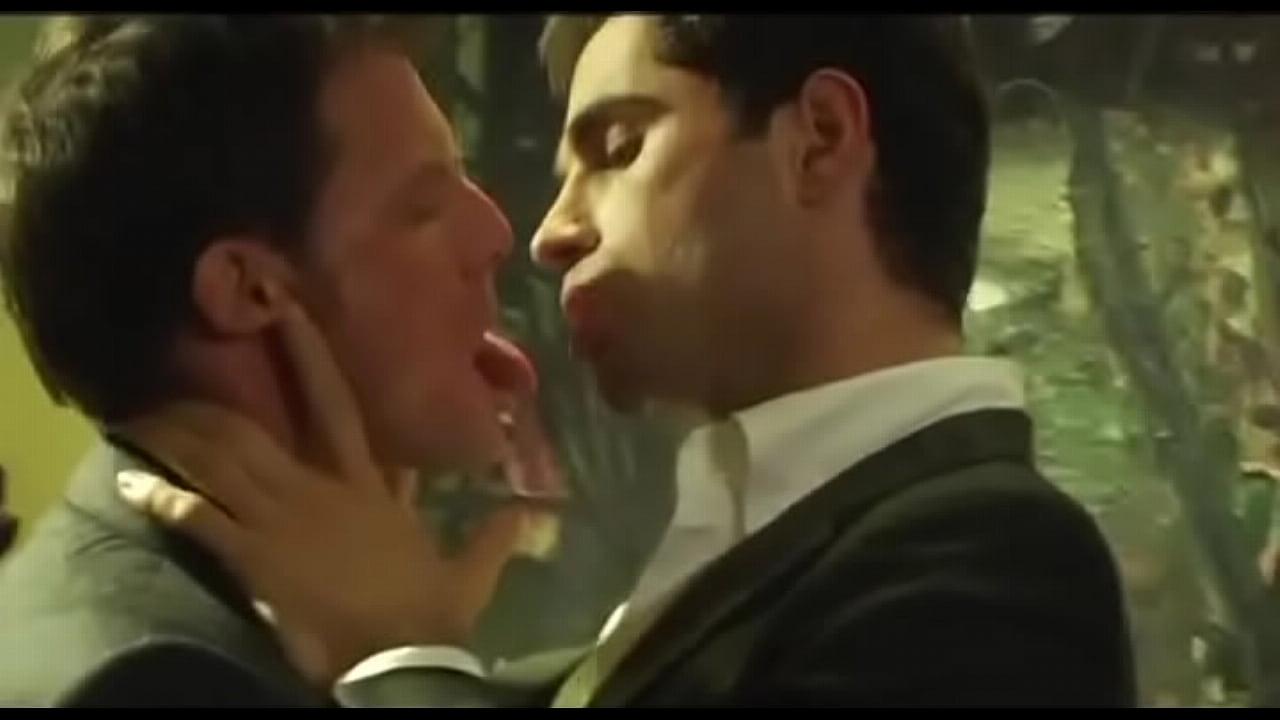 Michael sabe cómo tomar a un hombre y chupa todo el placer que Spencer tiene para ofrecer exactamente como una abeja chupa la miel de una flor en flor. Escupir es la mejor y más caliente forma de vinculación masculina y el mejor prelu
                    saliva dirty spitting mouthful pleasure loving passionate intimate morbo escupir male bonding man sex michael lucas tongues kissing burning desire spencer quest lustful kisses tongues sucking comerlaboca hott kissing muchos negros
