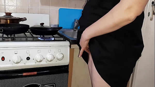 Hidden camera filming my housewife cooking and masturbating - Girls fly orgasm