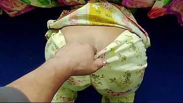 My Stepsister keeps getting Stuck under the bed- Buhat Mush kil se Nikal Liya baji ko