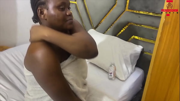 DEI O C&Uacute; ELE FICOU ARROMBADO E ABERTO ! ABRI O C&Uacute; TODO PARA MOSTRAR COMO FICOU ... ELE COLOCOU COM MUITA FOR&Ccedil;A , AT&Eacute; AS BOLAS DO SACO ENTROU NO MEU C&Uacute;... OLHA MEU C&Uacute; ABERTO...