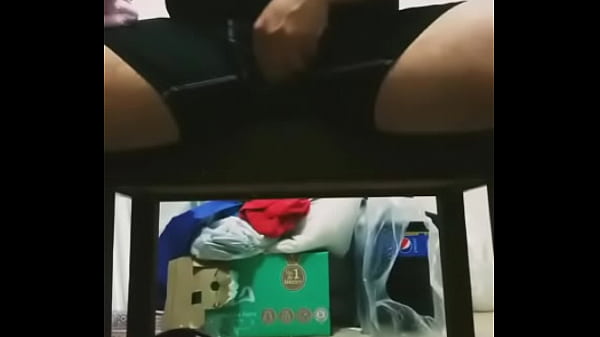 Gordo se saca la verga haciendo ejercicio