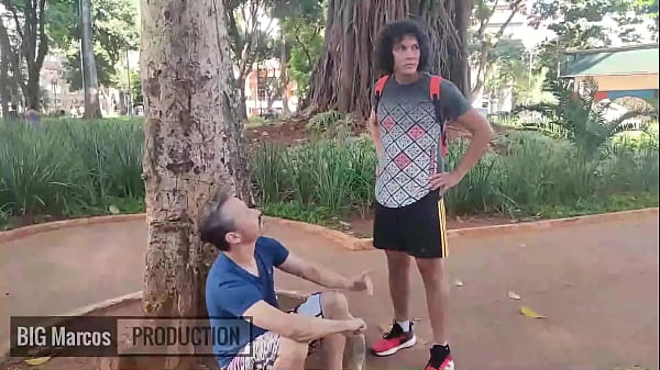 O estrangeiro estava procurando uma casa de put...