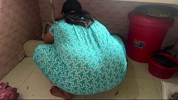 Egyptian Hot stepmom cooks in the kitchen without pant and bra & shows off her big ass & Cute Pussy & huge boobs & try to seduce me, then i start handjob