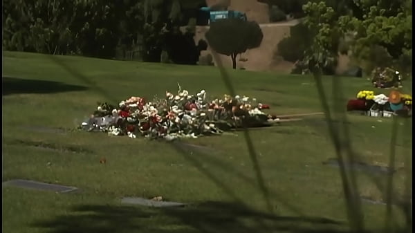 Horny Avril Milks 2 Dicks With Her Ass Until She Gets A Double Facial