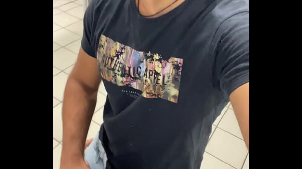 FODI O NOVO FUNCIONARIO DO SHOPPING, TWINK DA BUNDA LISINHA E CHEIROSA LEVOU PICA CALADINHO.