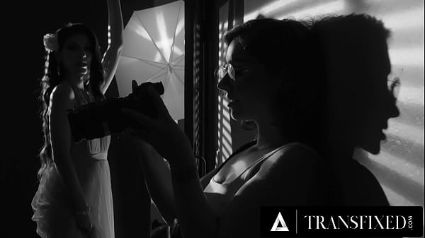 TRANSFIXED - Trans Lesbian Zariah Aura RAW DOGGY Fucks PAWG Photographer Tommy King
