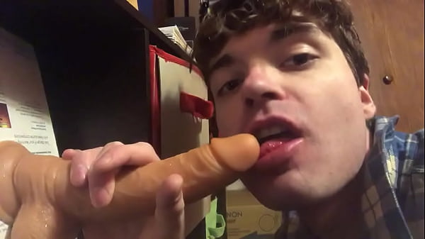 Cute twink Niko Springs talks dirty while sucki...