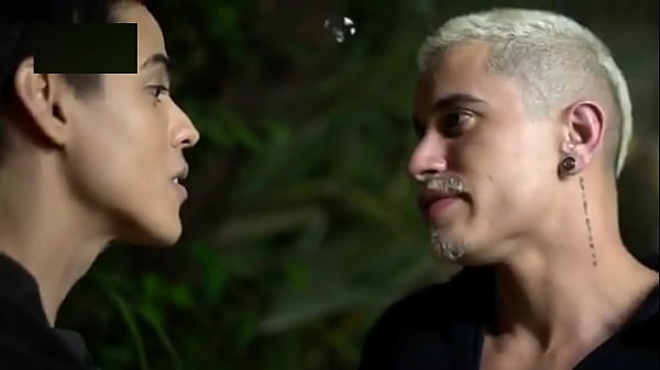 Patr&atilde;o pegou eu fudendo o filho dele e acabou m...