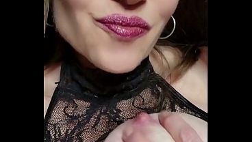 欲求不満の熟女が大きなチンポをしゃぶり、ファックする
