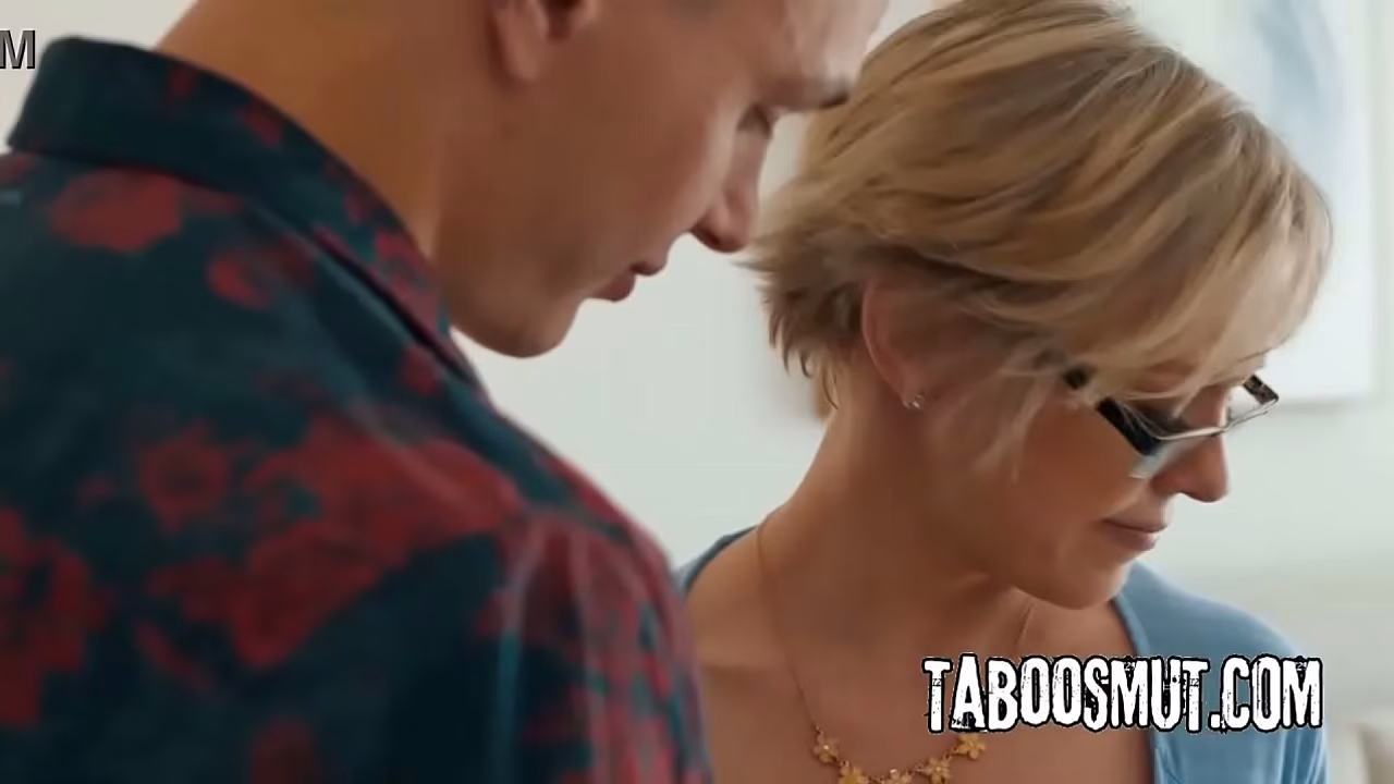 Busty Stepmom Accepts Stepson'_s Offer To Fuck Her - Dee Williams