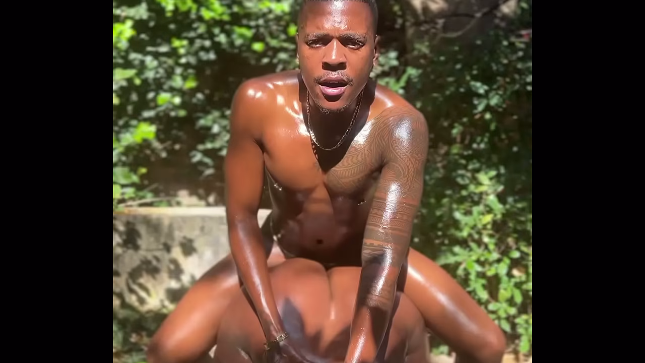 HOMBRES GAY FOLLAN EN EL JARDÍN
                    anal black gay big cock bbc muchos negros