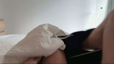Step Sis Share Bed With Stepbrother But He Jerk Off On Her Big Ass And Be Caught - Family Therapy