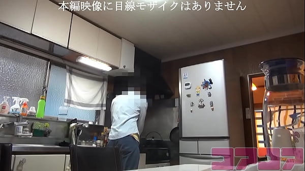 近所住み息子の同級生のお母さんと秘密エッチ
