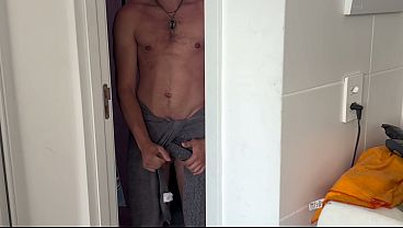 O VIZINHO SAFADO PEDIU O POWER BANK EMPRESTADO MAS ELE QUERIA ERA METER NO CUZINHO DOS MORADORES DO APARTAMENTO