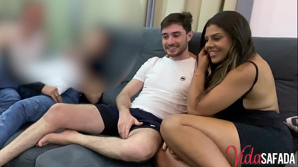 Download Video - Comendo a novinha do corno - far com duas gatas