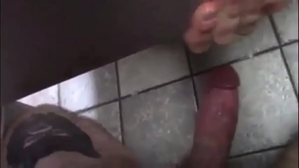 Fazendo banheirão, mamando e dando pro pirocudo...
