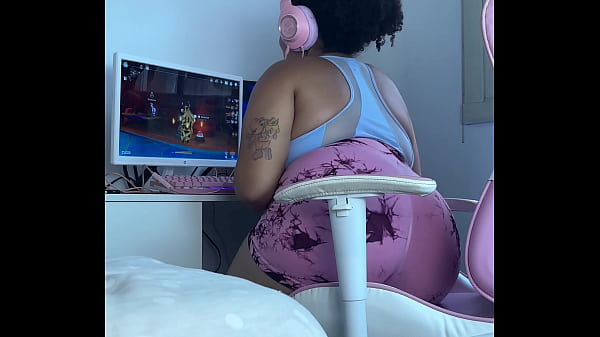 BBW Gamer Girl Farting for online friends