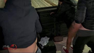 5月23日の橋で3人の男とセックス - 私の夫とアシスタントが撮影していたが、彼らはもっと欲しがっていた RED2