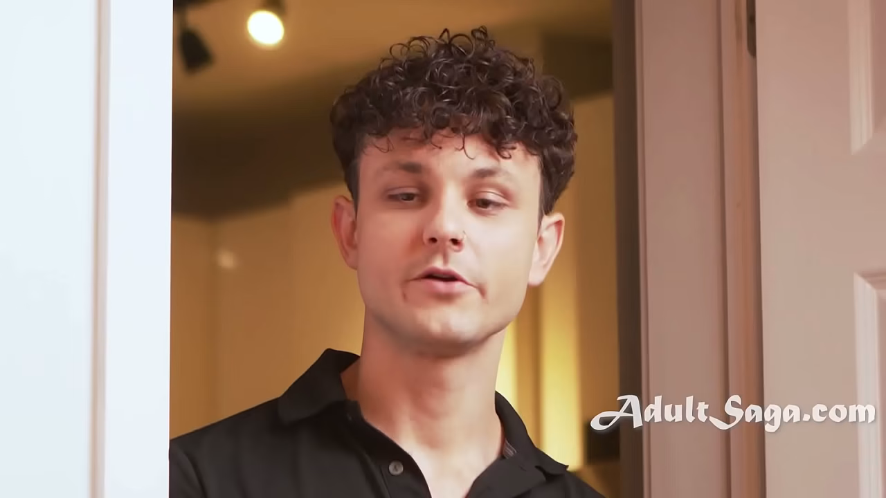 Un chico guapo se une a un chico afeminado para una divertida y apasionante pausa de estudio.
                    anal blowjob riding glasses gay bedroom twink bareback doggy style books fem reading femboy gay sex gay anal muchos negros