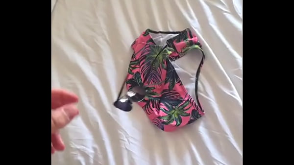 Beach day ???Do you like my beach outfit?