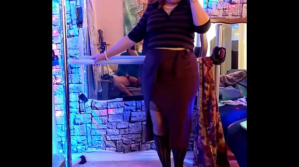 Hotwife Steffi brown slit pussy dance (full version)