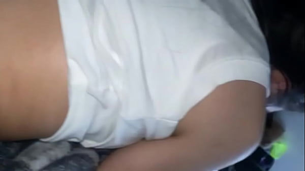 Una mujer naturalQuieres venir o venirte?