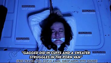 Béklyózott és megkötözött lány kínzó kísérlete a furgonban