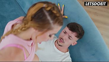 巨尻ブロンドが二人の男にファックされる…マンコはノンストップで詰め込まれる