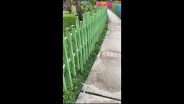 Ayudo a mi hermanastro a conseguir su orgasmo cuando lo encuentro tocandose su polla y le presto mi gran culo para que termine el trabajo