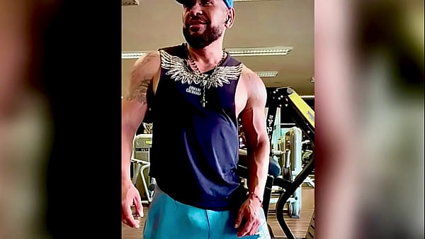 Roludos transando gostoso em cena de sexo gay quente