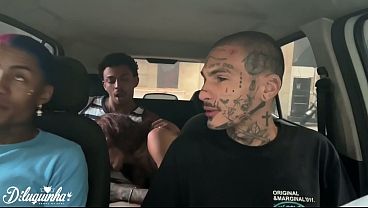 Sexo en el coche entre amigos antes de viajar.
                   Sexo en el coche entre amigos antes de viajar. muchos negros