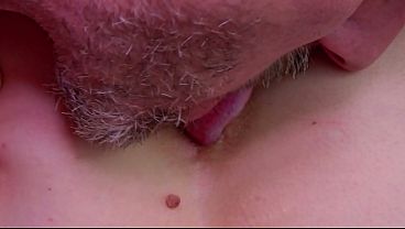 私は彼の口に小便をし、彼は私の臭い靴下と足を嗅ぐ