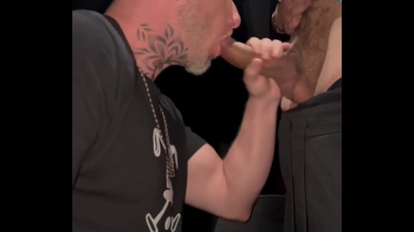 FUI NO CINEMA COM UM AMIGO E COMI O PUTO ALI ME...