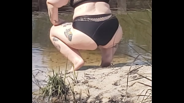 public peeing outside summer on the river