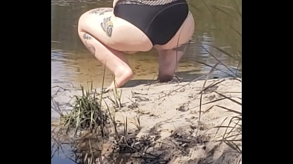 public peeing outside summer on the river