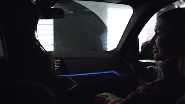 Beauty blonde learns about squirting