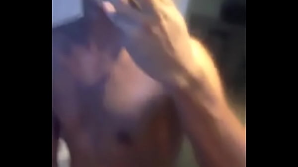 Marlon Becerra cogiendo