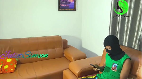 Coroa Peituda Francine Dando Uma Foda Boa Sem Camisinha no Sof&aacute;