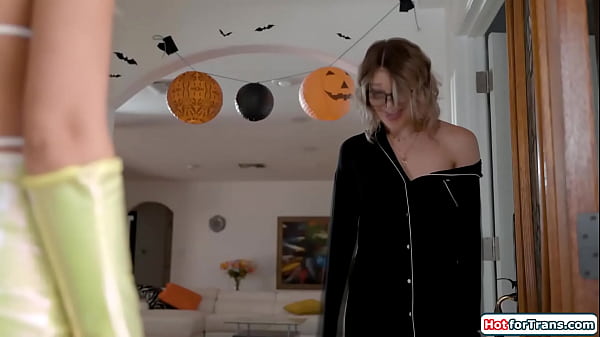 Download Video - Ts Emma Rose appears naked ifo busty gf