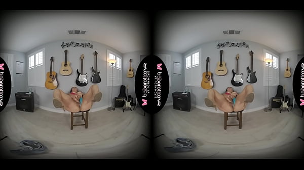 Solo Latin fuck doll, Luna Leve is masturbating, in VR